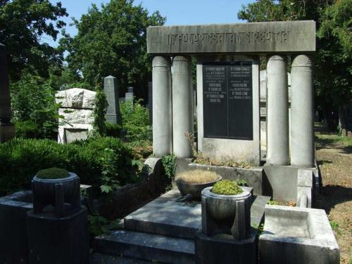 A Fodor család sírhelye a pécsi zsidó temetőben.